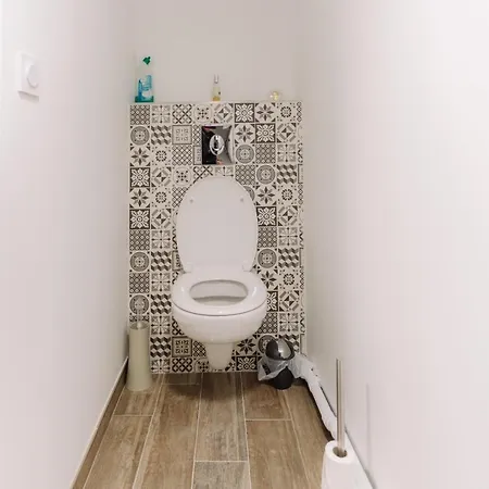 Bnbgônes - Le Saint Vincent- Hypercentre Wifi Netflix Appartement *