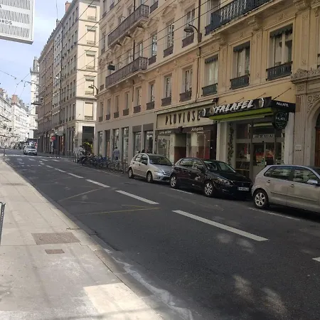 Bnbgônes - Le Saint Vincent- Hypercentre Wifi Netflix Appartement Lyon