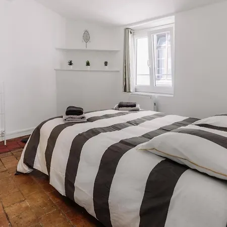 Bnbgônes - Le Saint Vincent- Hypercentre Wifi Netflix Appartement